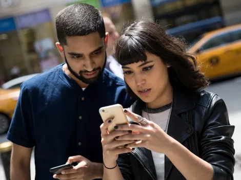 ¿Cómo puedo formatear mi celular con iOS o Android?