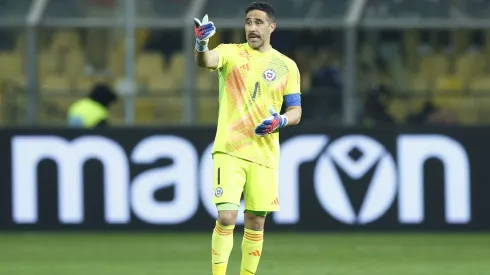 Bravo durante la victoria de Chile ante Albania.