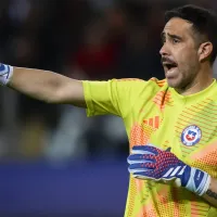 ¿Distanciado con Arturo Vidal? Formador de Claudio Bravo revela dato clave de su alejamiento de Colo Colo