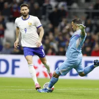 Mauricio Pinilla defiende a Claudio Bravo por el gol 'en cámara lenta' de Francia a La Roja