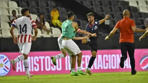 El encuentro entre paraguayos y dominicanos fue suspendido por la pelea.