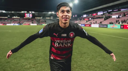 Darío Osorio con la camiseta de FC Midtjylland.