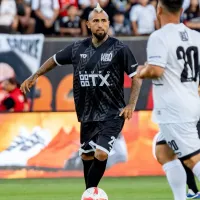 Vuelve a ser baja: hinchas de Colo Colo molestos con Arturo Vidal por jugar en despedida de Jaime Valdés