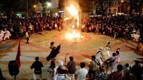 Valparaiso, 17 de abril de 2022.<br />
Se realiza la tradicion portena de Semana Santa de la quema del Judas en la plaza Wadington del cerro Playa Ancha.<br />
Andres Pina/ Aton Chile