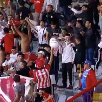 ¿Qué pasó ahí? Captan a hincha de la U apoyando a Estudiantes en duelo contra Huachipato