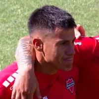 Emotivo minuto de silencio: Rafa Caroca llora a su abuela en pleno partido ante Colo Colo