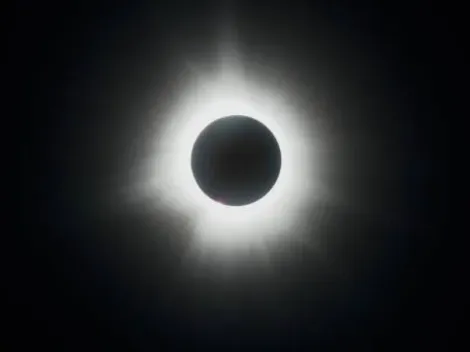 Revisa las increíbles imágenes que dejó el eclipse solar