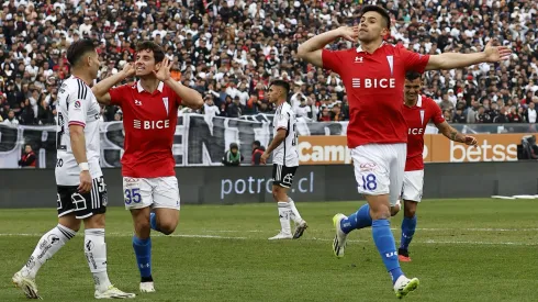 Clemente Montes y Alexander Aravena festejan ante Colo Colo.