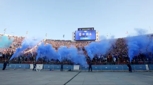 La hinchada de la U puede traer un gran problema al club.