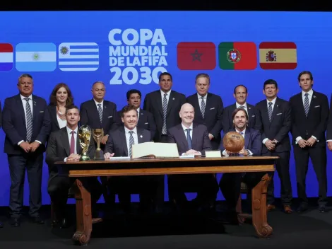 Tras desprecio de Conmebol: Milad posa en la firma del Mundial 2030