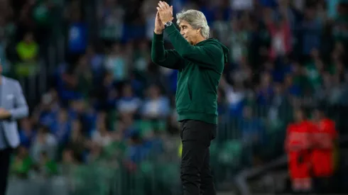 El entrenador del Betis también descartó los rumores de una salida.