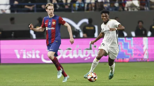 Real Madrid y Barcelona juegan en el Santiago Bernabéu.
