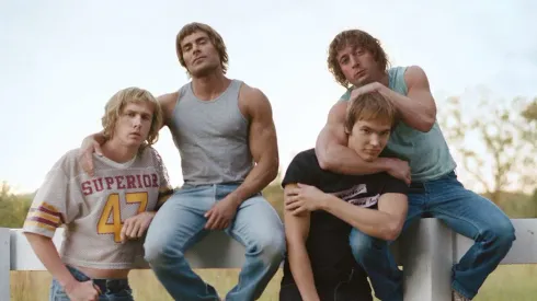 Zac Efron, Harris Dickinson, Stanley Simons y Jeremy Allen White interpretan a los hermanos.