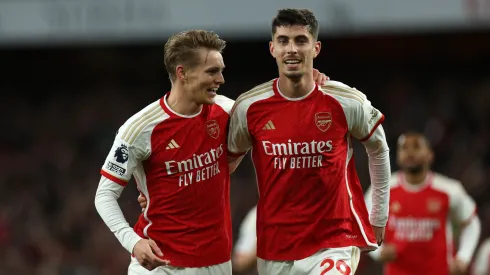 Odegaard y Havertz celebran un gol de Arsenal.