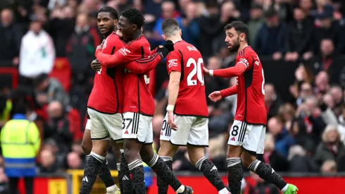 Los jugadores de Manchester United celebran un tanto.