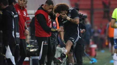 Maximiliano Falcón encendió la alarma en Colo Colo tras retirarse con molestias ante la UC.
