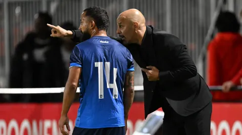 Marco Antonio Figueroa dirigiendo a Nicaragua.