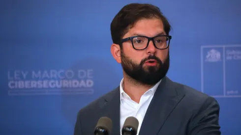 Presidente Gabriel Boric<br />
El Presidente Gabriel Boric, junto a las ministras y ministros del Interior, Relaciones Exteriores, Defensa, Hacienda, Secretaría General de la Presidencia, Justicia, Transportes, Energía y Ciencia, participan de la promulgación de la Ley Marco de Ciberseguridad y la entrega de la Política Nacional de Ciberseguridad.
Javier Salvo/Aton Chile