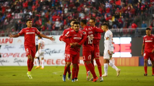 Ñublense le está dando una paliza a Cobreloa