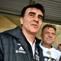Quinteros celebra el regreso de Mosa con palito a Stöhwing: “Uno que sí quiere reforzar a Colo Colo”