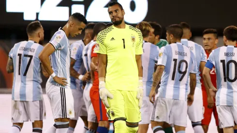 Sergio Romero vuelve a sufrir un trauma en los penales.