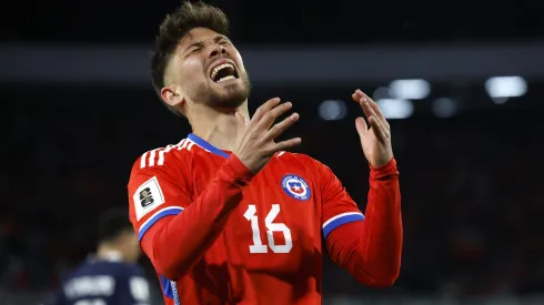 Felipe Loyola en un partido frente a Paraguay por las Eliminatorias 2026.