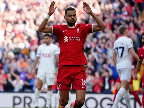 Liverpool aplasta al Tottenham y sigue peleando por la Premier