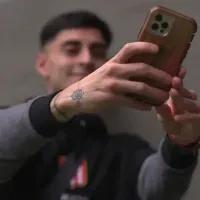 Javier Altamirano llega a alentar a Estudiantes a la final ante Vélez y deja una hermosa imagen