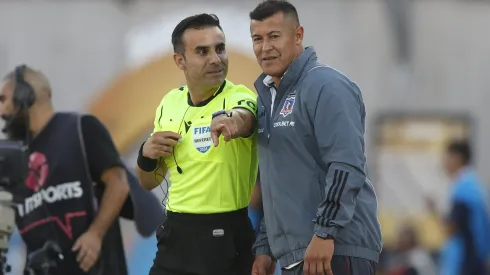 Jorge Almirón junto a Piero Maza.