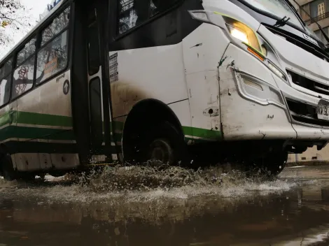 ¿Cuál es la multa por mojar a peatones o ciclistas?