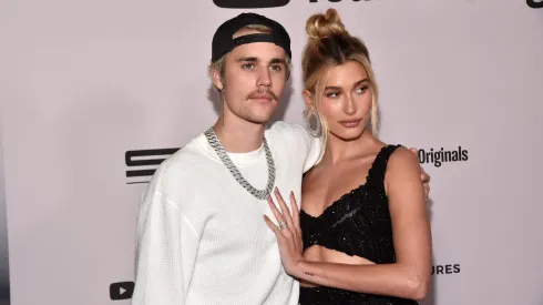 Hailey Bieber revela que está embarazada.