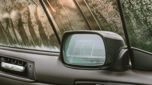 ¿Cómo desempañar los vidros del auto?