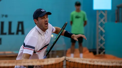 Nico va por un puesto en octavos de final este lunes.