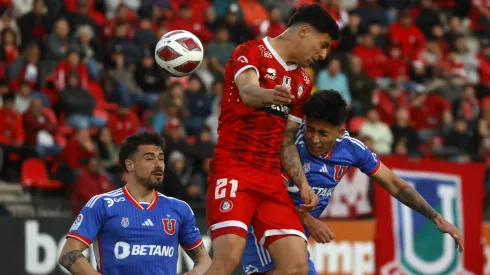 Unión La Calera y Universidad de Chile cierran la jornada de lunes del fútbol chileno en el estadio Nicolás Chahuán Nazar en La Calera.