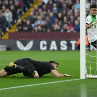 Dibu Martínez se manda el \'condoro\' del año: Se despacha autogol ante Liverpool