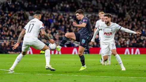 Tottenham y Manchester City se enfrentan en Londres.