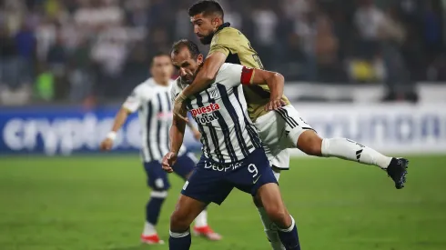 Colo Colo le robó un empate a Alianza Lima en Perú.