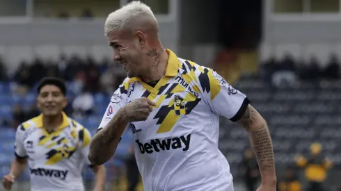 Rodrigo Holgado puede vestir la camiseta de Colo Colo en la segunda parte de la temporada.