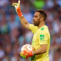 Leyenda del Betis se rinde a los pies de Claudio Bravo: \'Ha significado mucho\'