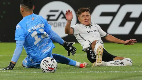 Leo Gil anotando un gol en Copa Libertadores