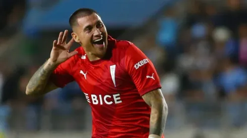 Castillo se lanzó con todo contra Johnny Herrera