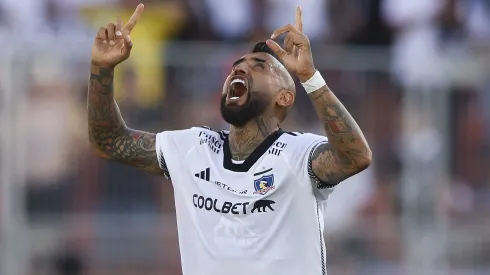 Arturo Vidal festejó con todo la victoria de Colo Colo ante Palestino.