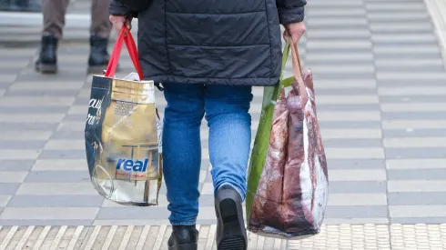 Persona realizando compras