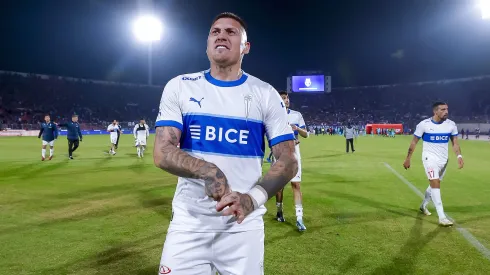 Nicolás Castillo realizando un ordinario "Nico Castillo" a la barra de la U