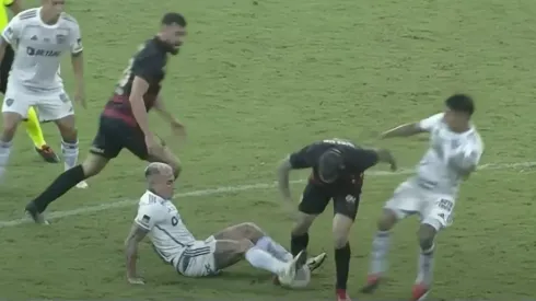 Eduardo Vargas protagonizó una polémica en el fútbol brasileño.