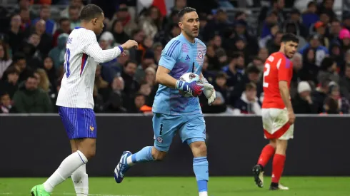 Claudio Bravo fue citado por Ricardo Gareca a la selección chilena.