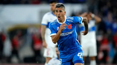 Leandro Fernández festeja el gol de Universidad de Chile.