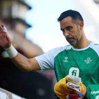 “Distintos factores”: Pellegrini explica drástica decisión sobre Claudio Bravo en su despedida del Real Betis