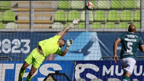 Así entró la pelota que pateó Luis Guerra al arco wanderino.