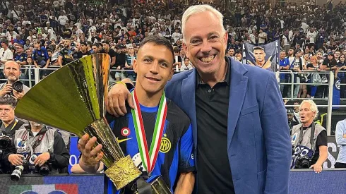 Alexis Sánchez junto a Fernando Felicevich, su representante.